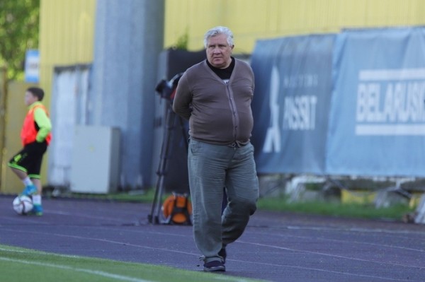 Футбол.  На солигорский "Шахтер" наложен временный запрет на осуществление трансферов
 