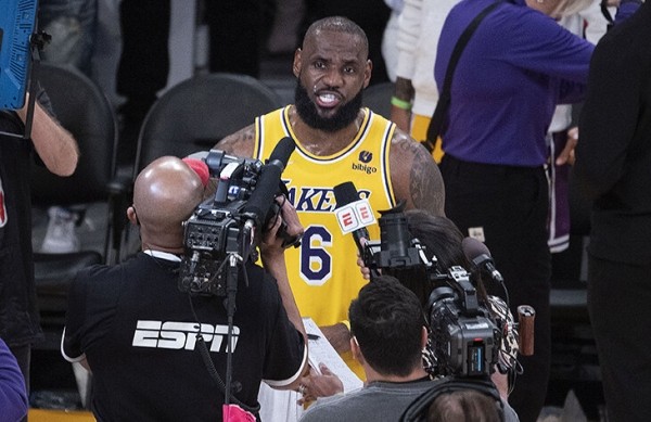 Леброн &ndash; первый игрок НБА, который стал миллиардером по ходу карьеры. Как ему это удалось?