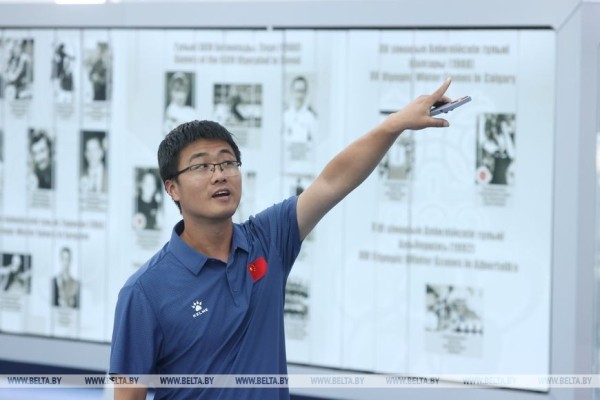 ФОТОФАКТ: Сборная КНР по гандболу посетила НОК Беларуси ФОТОФАКТ: Сборная КНР по гандболу посетила НОК Беларуси