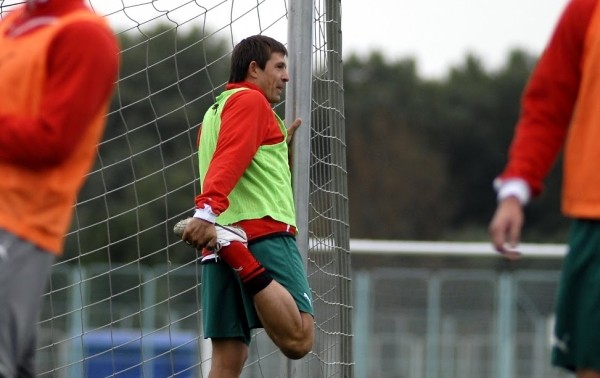 Экс-форвард сборной и БАТЭ играет в «вышке» с лишним весом. Он далеко не первый толстячок в белфутболе