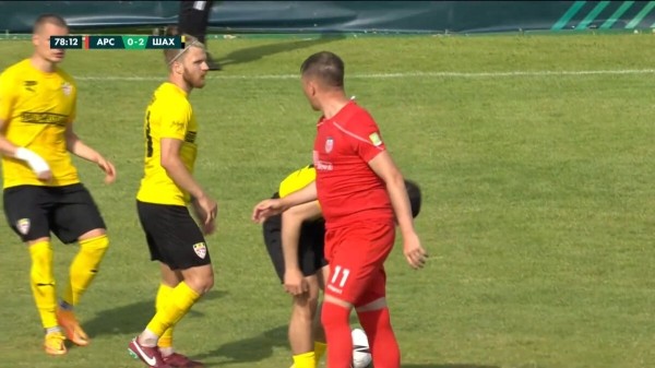 Экс-форвард сборной и БАТЭ играет в «вышке» с лишним весом. Он далеко не первый толстячок в белфутболе