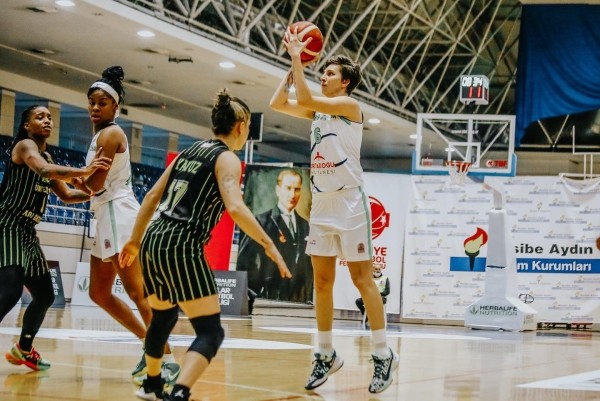 В еврофутболе беларусов мизер и в основном они вылетают, зато в гандболе и волейболе берут трофеи и борются за медали в Греции, Италии и т.д.