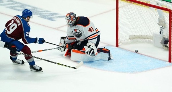 Хоккей.  НХЛ. Кубок Стэнли. "Колорадо" пропустил шесть шайб от "Эдмонтона" и все равно победил
  