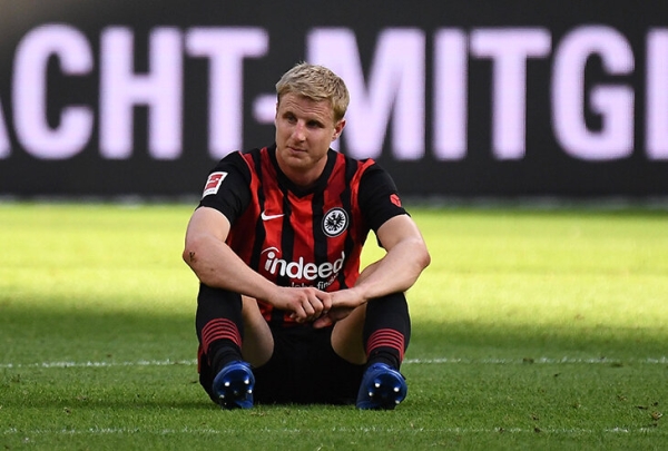 Победитель Лиги Европы закончил карьеру в 29 лет. Перед этим его обвинили в связях с правыми политиками Победитель Лиги Европы закончил карьеру в 29 лет. Перед этим его обвинили в связях с правыми политиками