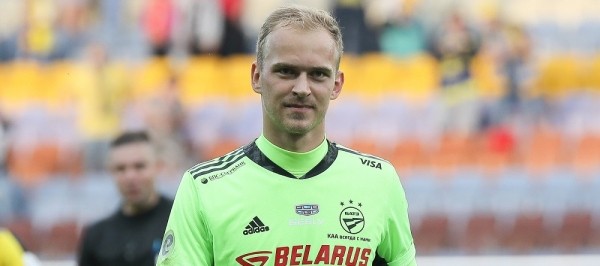 Футбол.  Вратарь БАТЭ Денис Щербицкий вышел на поле в спарринге с "Торпедо". Он не играл в официальных матчах почти два года
 