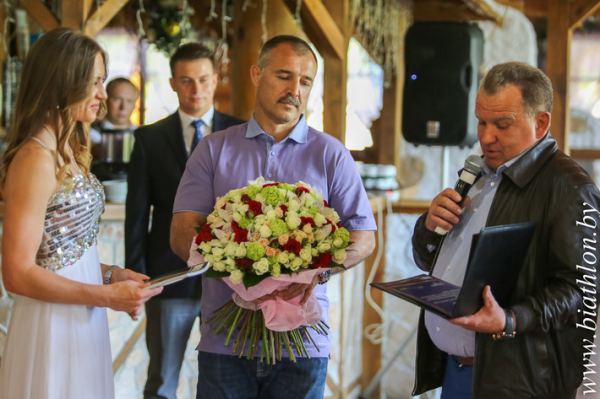 В «доме Чижа» (землю под него дали за ледовый) предлагают много дорогих квартир – когда-то такие продавали и дарили хоккеистам Лукашенко и чемпионам ОИ