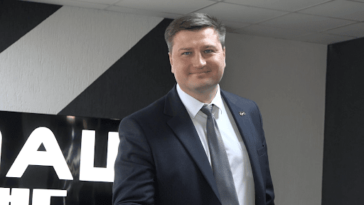 Директор БелАЗа плотно взялся за футбол: устроил ночную проверку на алкотестере, ввел 7-часовой рабочий день, поставил смотрящего за дисциплиной