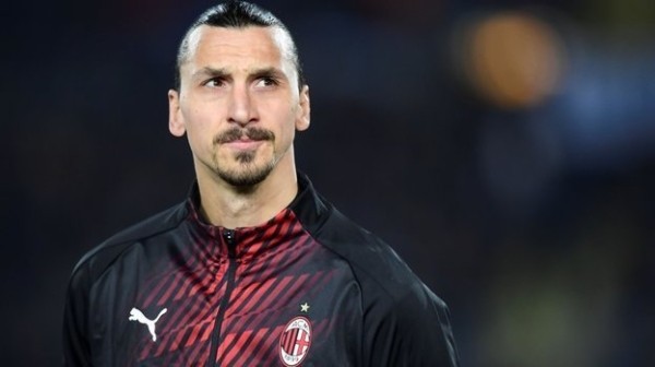 Футбол. "Милан" продлил контракт с Ибрагимовичем на один год
Футбол. "Милан" продлил контракт с Ибрагимовичем на один год