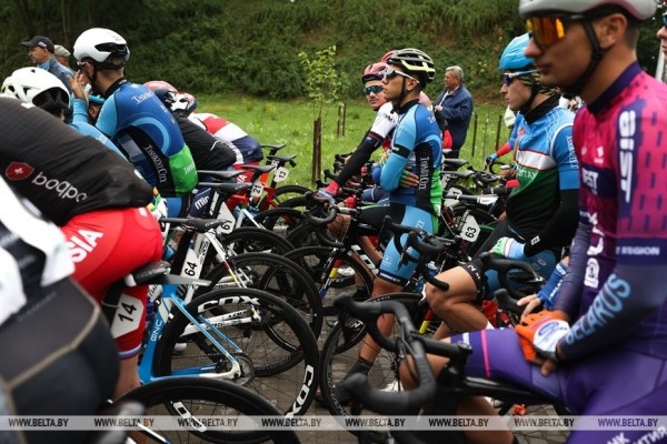 ФОТОФАКТ: Шоссейная велогонка "Тур Беларуси" стартовала из Бреста