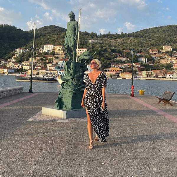 Давно мы просто не смотрели свежие фотосеты из белспорта: свадьба гандболистки с мнением, Стасевичи в ванне и схожие локации совсем разных женщин