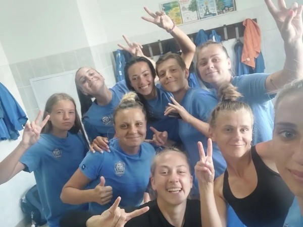 Женская команда «Днепра» занялась автостопом, чтобы добраться на матч в Брест – к стартовому свистку все-таки успели и даже крупно победили