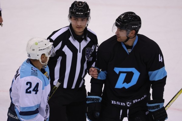 Хоккей.  Минское "Динамо" одолело "Сибирь" в товарищеском матче. Емелин отметился дублем
&nbsp;