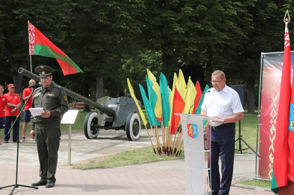 Хоккеистов и футболистов в Лиде с угрозами уволить согнали на выставку пушек – чиновник врал о «зле» из Беларуси в войну, а боссы ныли о санкциях (хотя им-то что) Хоккеистов и футболистов в Лиде с угрозами уволить согнали на выставку пушек – чиновник врал о «зле» из Беларуси в войну, а боссы ныли о санкциях (хотя им-то что)