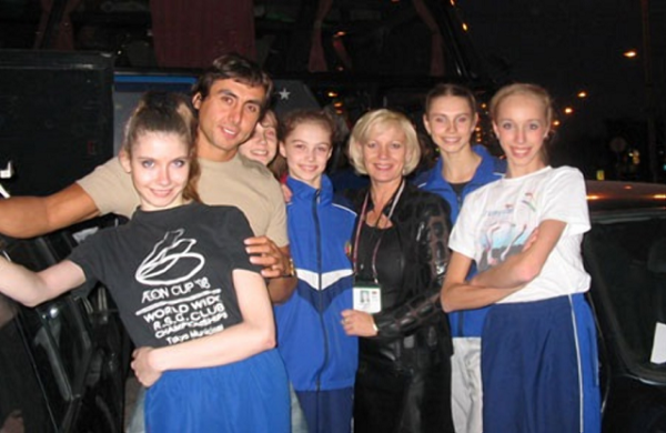 На юбилее главной гимнастки Беларуси выступил рэпер Баста. На него лает Азаренок, а приват-концерт стоит 50К долларов, но цену мог сбить общий друг-бандит