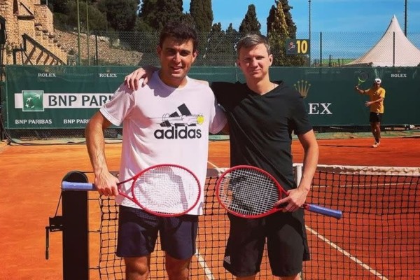 Тренера из Беларуси подозревают в договорняках с топами тенниса. Он матерился в финале ОИ, его подопечный готовился в Минске и был прорывом года в ATP