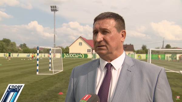 Футбол.  Владимир Базанов: Лисакович месяц не брал трубку. Как можно отправлять письмо с вызовом? Пусть не ищет путей отхода
 