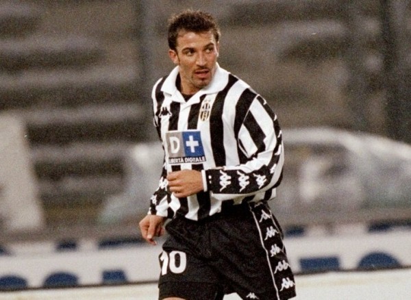 Ого, нашлись зарплаты топ-футболистов из 1999 года: Роналдо, Зидан, Бекхэм, Мальдини