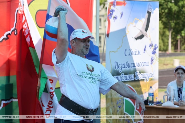 ФОТОФАКТ: Попытка установить рекорд в одном из упражнений гиревого спорта