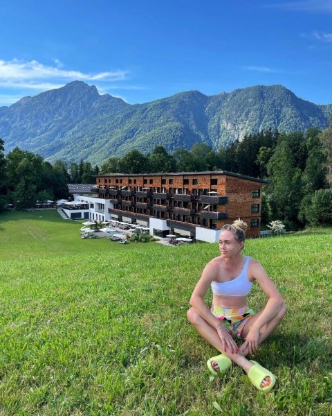 Блюзнерылі ў ЗША з каханым, натхняліся ў Альпах, крыху хварэлі – што рабілі зоркі белтэнісу падчас «Уімблдона»