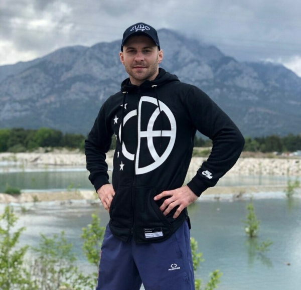 «Отдаст армию на войну – сам останется с голой жопой». Опальный дзюдоист – о ватном патриотизме Лукашенко, усталости беларусов и ЛГБТ в Германии