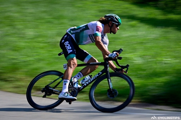 Летние виды.  Даниэль Осс сломал шею после столкновения со зрителем на пятом этапе велогонки "Тур де Франс"
 