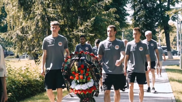 Слухалі Лукашэнку, спявалі рускую папсу, зычылі шчасця ў сценах Беларусі. Як прыхільнікі рэжыму ў спорце святкавалі Дзень Незалежнасці (без Глеба не абышлося) Слухалі Лукашэнку, спявалі рускую папсу, зычылі шчасця ў сценах Беларусі. Як прыхільнікі рэжыму ў спорце святкавалі Дзень Незалежнасці (без Глеба не абышлося)