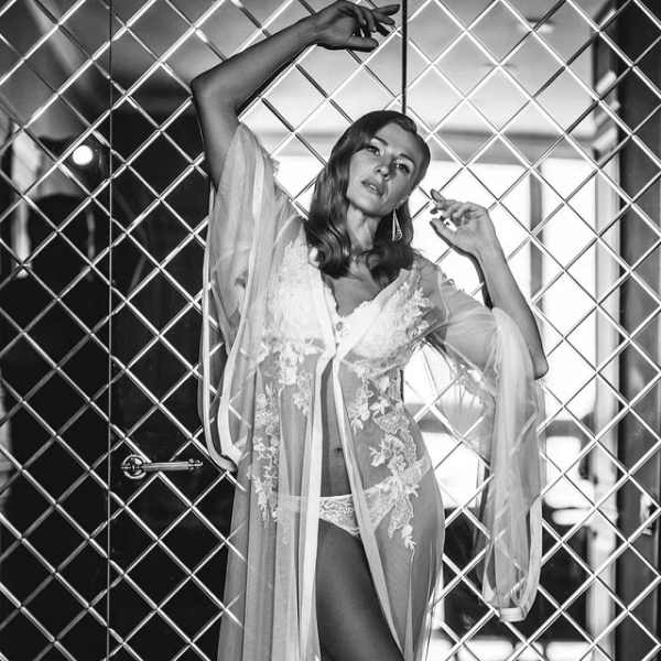 Давно мы просто не смотрели свежие фотосеты из белспорта: свадьба гандболистки с мнением, Стасевичи в ванне и схожие локации совсем разных женщин