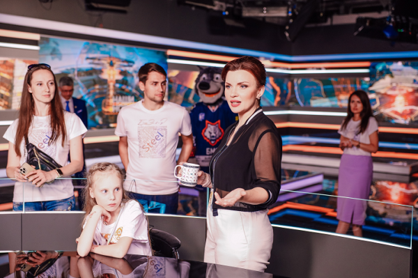 Экс-директор «Гомеля» на день вернулся на госТВ с детьми от БМЗ и маскотом хоккейных чемпионов – экскурсию провела жена силовика центра, глушившего интернет Экс-директор «Гомеля» на день вернулся на госТВ с детьми от БМЗ и маскотом хоккейных чемпионов – экскурсию провела жена силовика центра, глушившего интернет