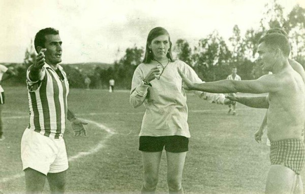 Первые женщины, которые судили мужской футбол. Одна выигрывала конкурсы красоты, карьеру другой сломал фашизм 