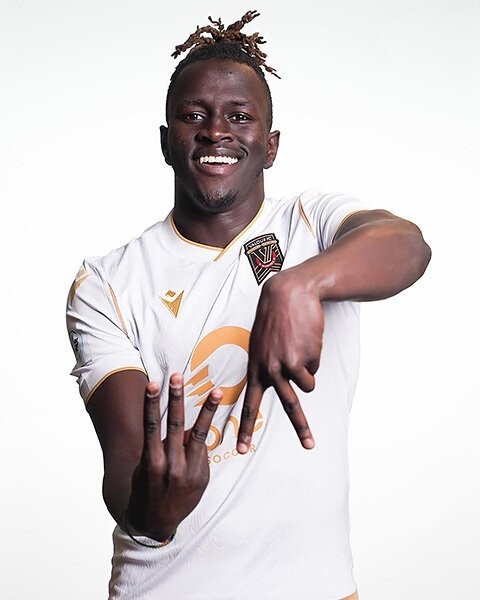 Промах года в Канаде: форвард бил по мячу, который уже пересекал линию ворот 🤯 Промах года в Канаде: форвард бил по мячу, который уже пересекал линию ворот 🤯