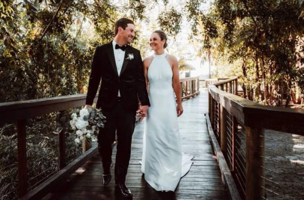 Теннис. Бывшая первая ракетка мира Эшли Барти вышла замуж
Теннис. Бывшая первая ракетка мира Эшли Барти вышла замуж