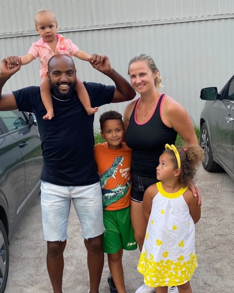 «У Лукашенко и Путина просто нет сердца». Поигравший в ЧБ бразилец увез семью из Украины, но готов вернуться и воевать за ставшую родной страну «У Лукашенко и Путина просто нет сердца». Поигравший в ЧБ бразилец увез семью из Украины, но готов вернуться и воевать за ставшую родной страну