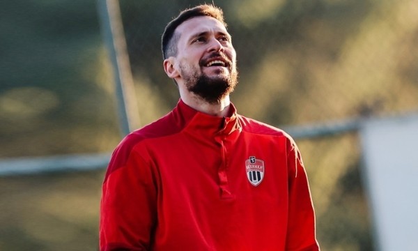 Возвращение чемпиона, приезд на Родину спустя 18 лет в России и голеадор Д2 Таджикистана – вот кого подписали нетоповые клубы ЧБ