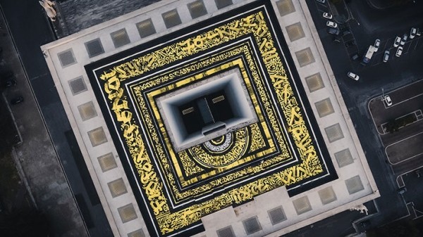 🤩 Королевский прием Дибалы в Риме: ночь, тысячи фанатов с файерами и световое шоу на «Квадратном Колизее»