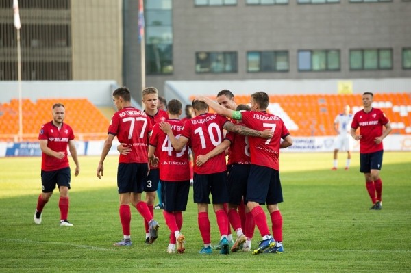 Футбол.  Источник: в "Минске" не предвидится выплат до конца года. Клуб может потерять всех лидеров
 