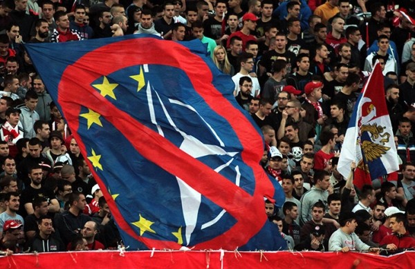 «Црвена Звезда» с экс-звездой БАТЭ приехала к «Зениту», где тренирует беларус. Их связал «Газпром» (5 млн евро в год), а у России с Сербией особый газовый контракт «Црвена Звезда» с экс-звездой БАТЭ приехала к «Зениту», где тренирует беларус. Их связал «Газпром» (5 млн евро в год), а у России с Сербией особый газовый контракт