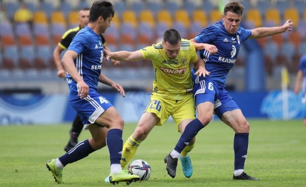 Футбол.  В четырех из пяти последних матчей в ворота БАТЭ назначались пенальти
 