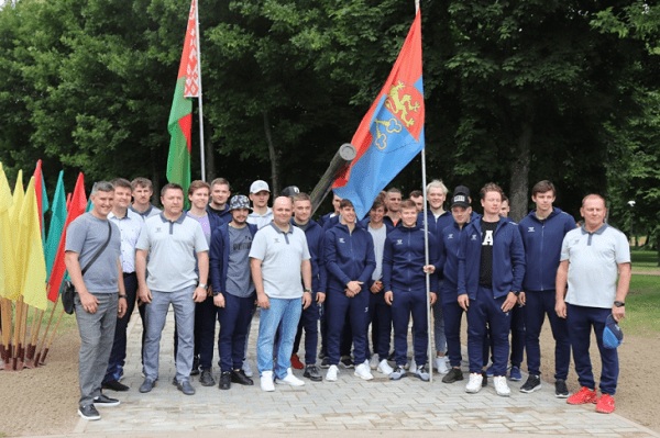 Хоккеистов и футболистов в Лиде с угрозами уволить согнали на выставку пушек – чиновник врал о «зле» из Беларуси в войну, а боссы ныли о санкциях (хотя им-то что) Хоккеистов и футболистов в Лиде с угрозами уволить согнали на выставку пушек – чиновник врал о «зле» из Беларуси в войну, а боссы ныли о санкциях (хотя им-то что)