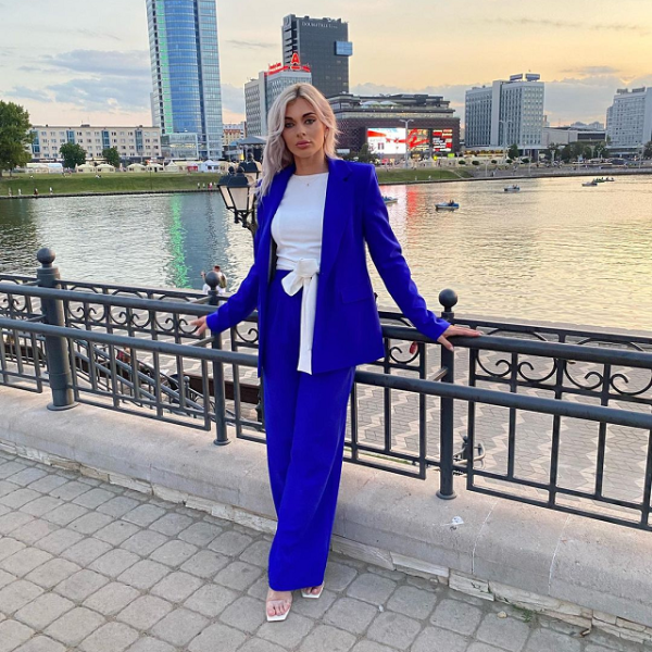 Давно мы просто не смотрели свежие фотосеты из белспорта: свадьба гандболистки с мнением, Стасевичи в ванне и схожие локации совсем разных женщин