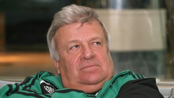 Футбол.  Сергей Беляев: назначаю пенальти, подскакивает Байдачный — ты что, ...? Иду в центр поля, он рядом семенит, не унимается
 