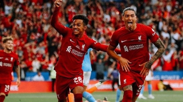 Футболисты "Ливерпуля" в 16-й раз выиграли английский Суперкубок Футболисты "Ливерпуля" в 16-й раз выиграли английский Суперкубок