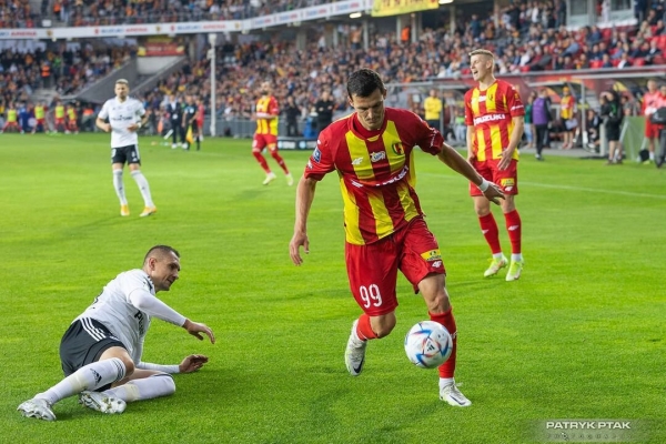 Шикавка дебютировал в Д1 Польши: мог забить явному фавориту и заработал удаление для соперника