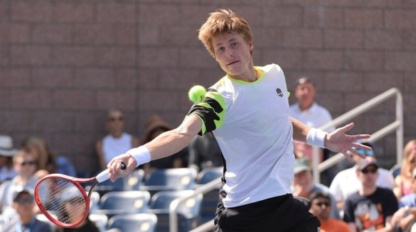 Белорусский теннисист Илья Ивашко вышел в 1/8 финала турнира в Атланте