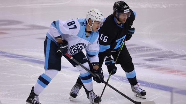 Хоккеисты минского "Динамо" обыграли "Сибирь" в товарищеском матче