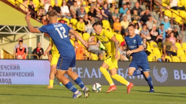 Солигорский "Шахтер" вышел на первое место в чемпионате Беларуси Солигорский "Шахтер" вышел на первое место в чемпионате Беларуси