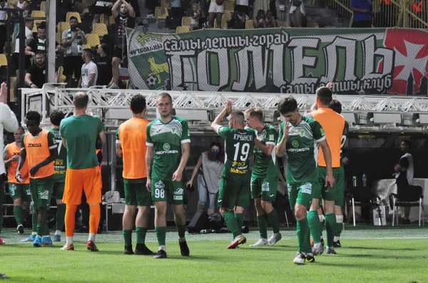 В еврокубках положение страны зависит от недавних заслуг – а Беларусь валит очередной сезон. Дно уже скоро? Придется выставлять три клуба вместо четырех? В еврокубках положение страны зависит от недавних заслуг – а Беларусь валит очередной сезон. Дно уже скоро? Придется выставлять три клуба вместо четырех?