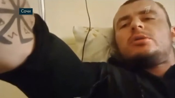 Отметеленный в России экс-сотрудник хоккейного «Динамо» уверяет, что военные Украины – нацисты, а сам щеголяет свастикой – есть мнение, что дрались из-за нее