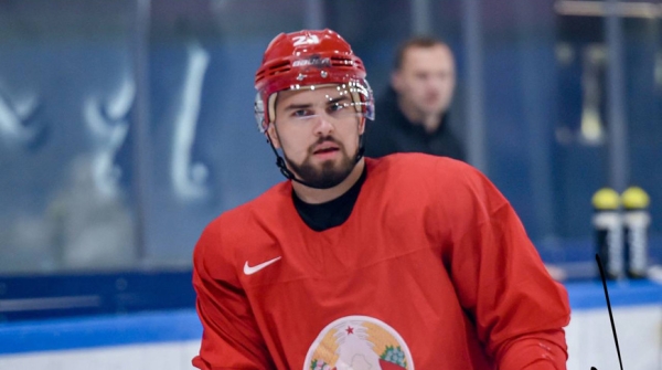 Белорусский хоккеист Евгений Оксентюк продолжит карьеру в хабаровском "Амуре"