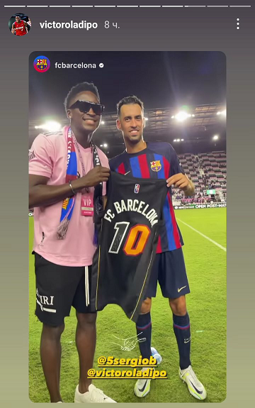 Соболенко была гостем-звездой на матче «Барсы», поддержавшей украинцев (Арина и на словах не смогла). Компания – странный баскетболист и тиктокер из футбола