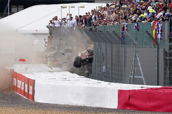 Пилот «Формулы-1» попал в жуткую аварию и сам не понял, как выжил – но через 5 дней снова вышел на старт